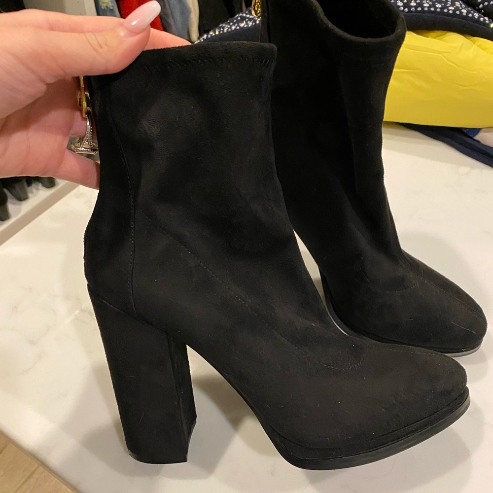 Guess black booties! Great condition